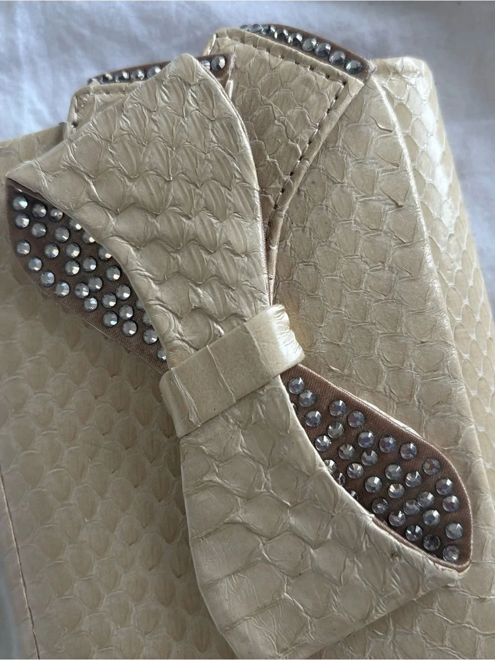 Cream Textured Bow Accent Clutch